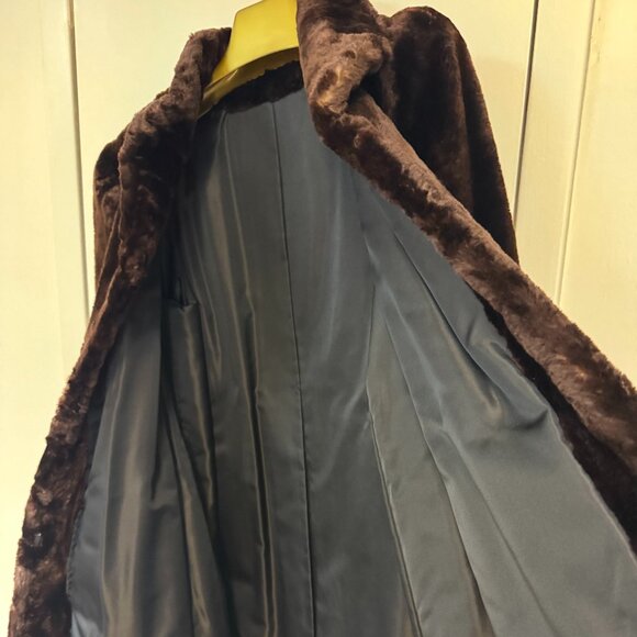 Vintage Stunning Authentic Fur Coat w/ Fur Hat - LUXURY!! - Picture 7 of 7